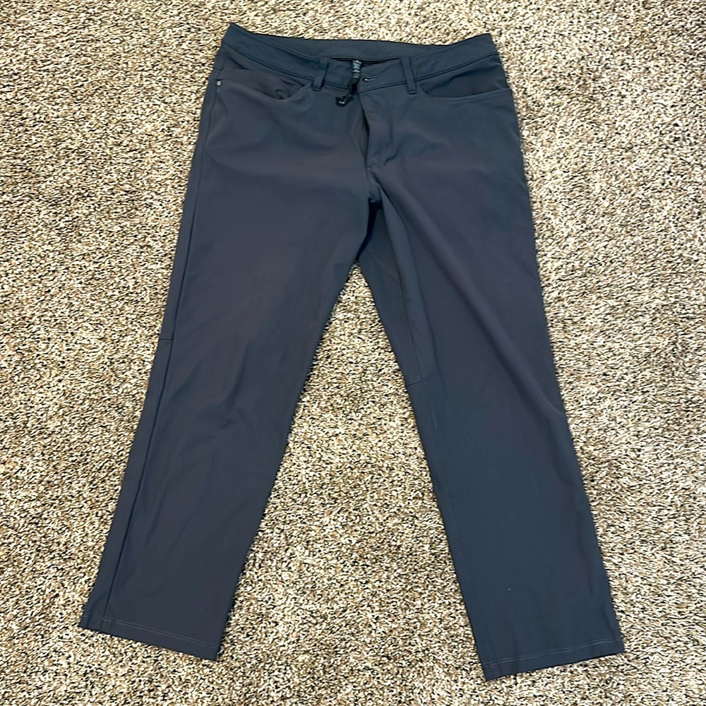 Men’s Charcoal Grey Lululemon 34x30 classic fit pants! Great condition. 28” long